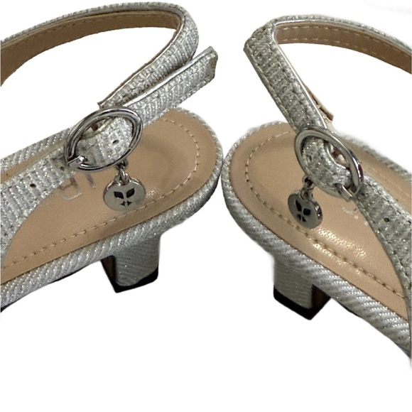 J Renee, silver sling back pump size 6 1/2 - Picture 2 of 3